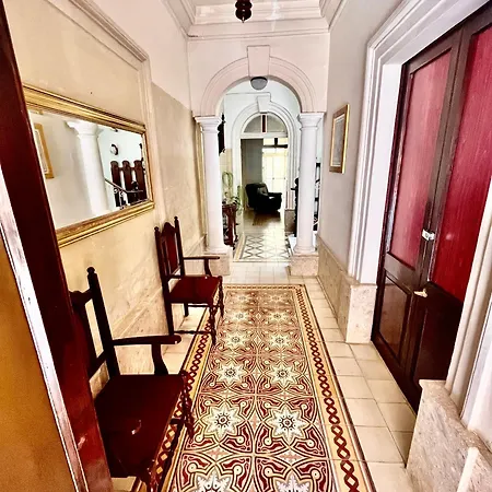 Spacious In Traditional Maltese Townhouse 4* Sliema